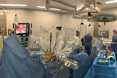 Chirurgie digestive : 1ère Hépatectomie majeure avec le robot chirurgical au Centre Hospitalier de la Côte Basque