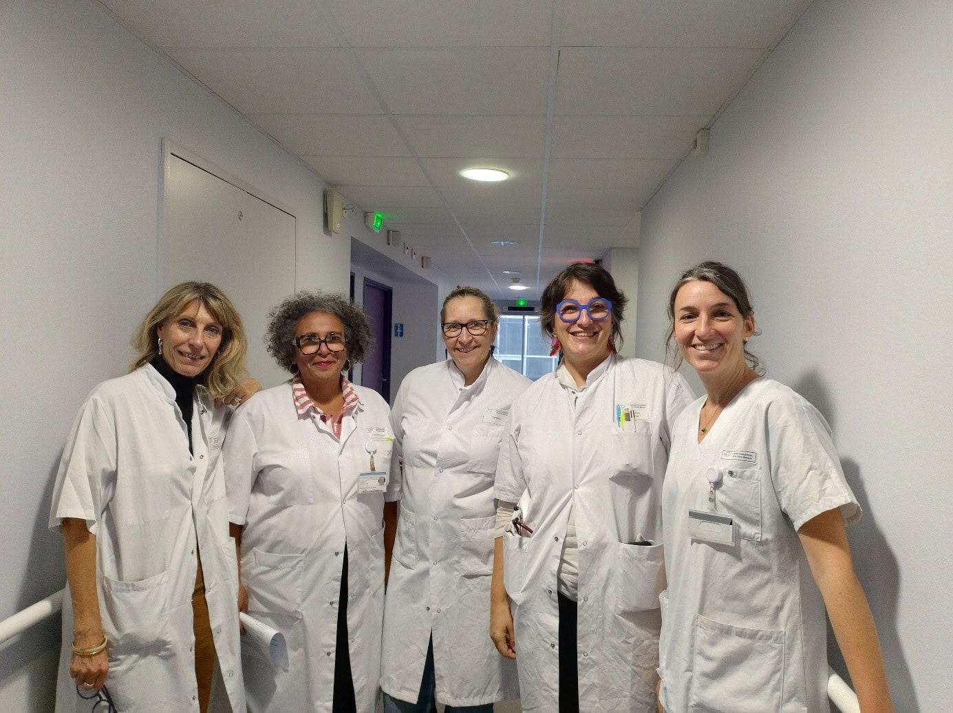 Prendre soin autrement : les soins de support en HDJ de médecine palliative